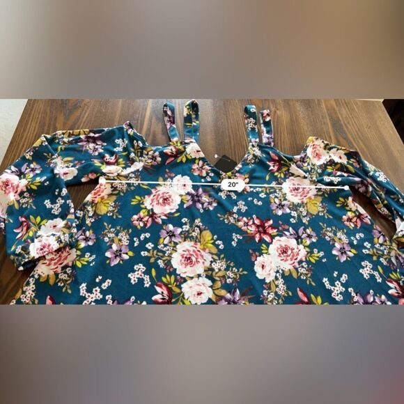 NWT Torrid floral strappy cold shoulder balloon sleeve‎ top 0X - Picture 15 of 16